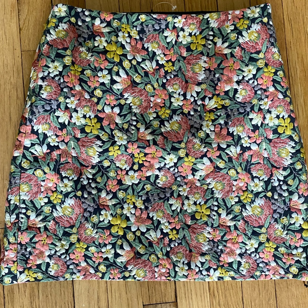Loft embroidered skirt size 4